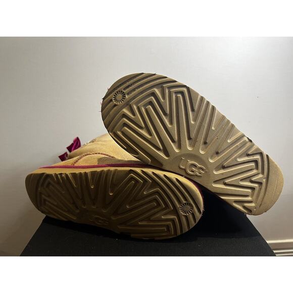 Girls size 5 Pink Glitter and Bow Uggs - Picture 5 of 5